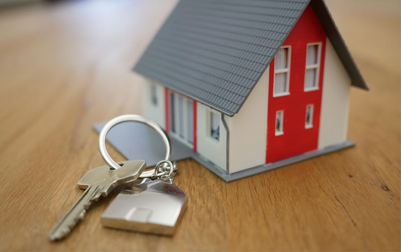 House keys and model home representing finding the right real estate agent in the Twin Cities